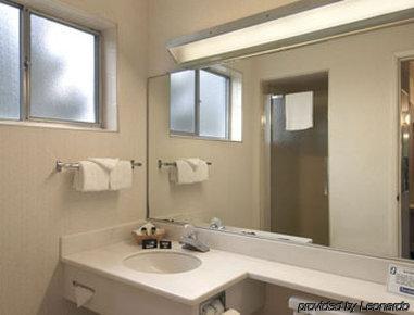 Budget Inn/ เนทิค ห้อง รูปภาพ