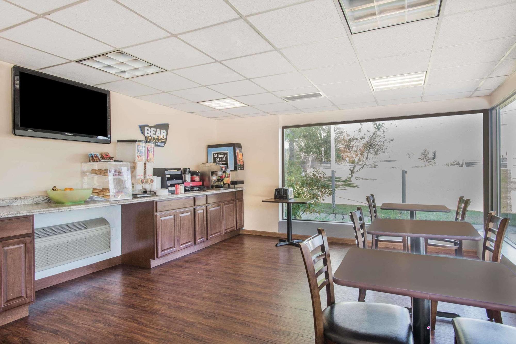 Budget Inn/ เนทิค ภายนอก รูปภาพ